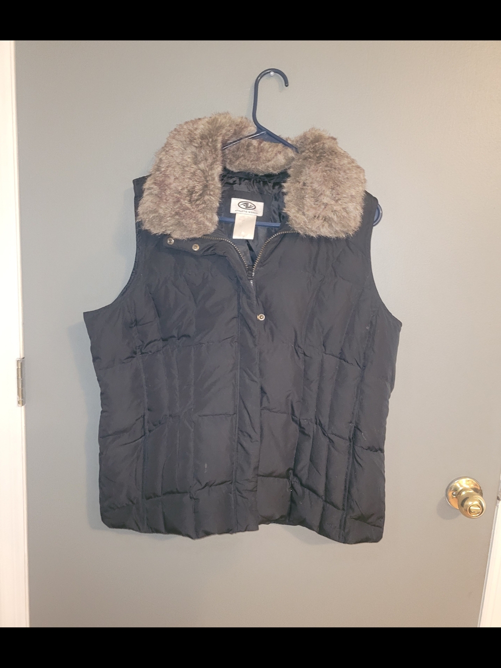 Athletic Works Black Quilted Vest with Faux Fur Collar